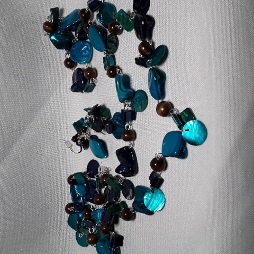 40" SHELL NECKLACE AND EARING SET